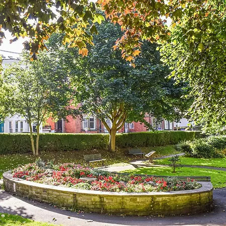 St Martins Square 3 *