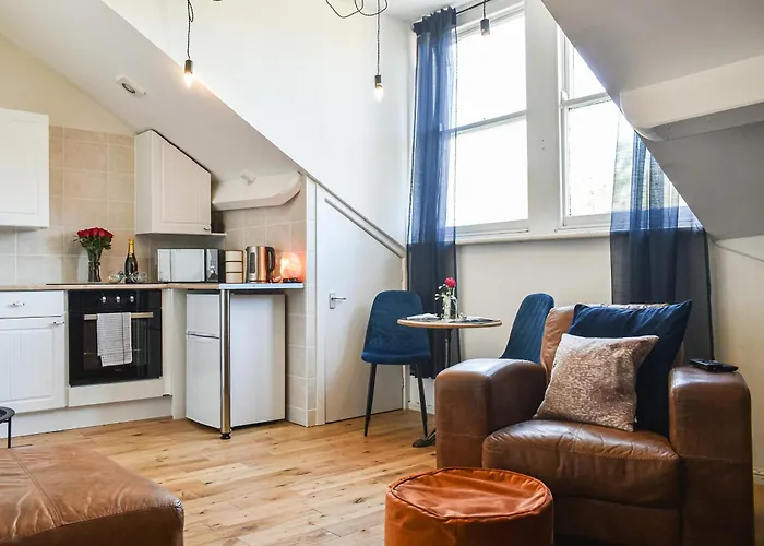 St Martins Square 3 *